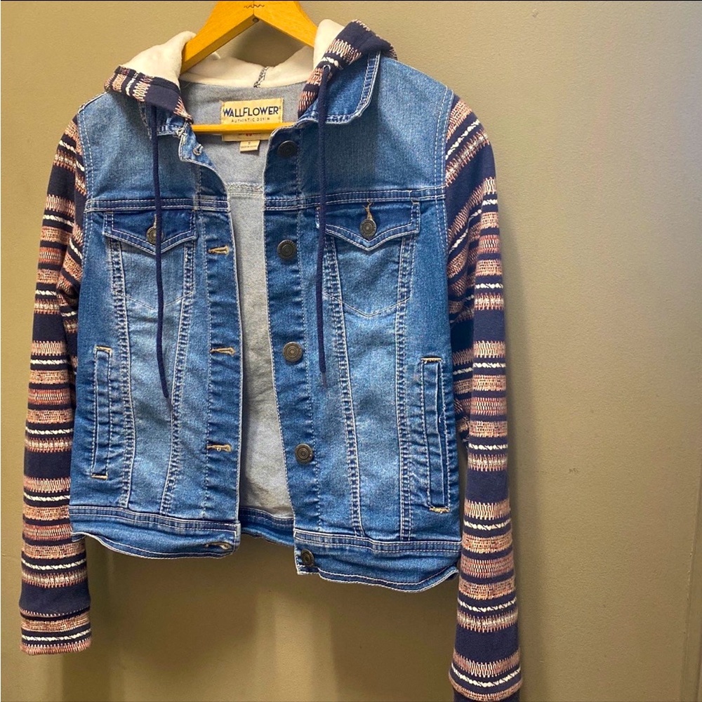 Wallflower Juniors Stripped Jean Jacket -Junior SMALL Lightly Worn! Blue/Purple